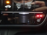 運転席には、体を直接温めてくれるシートヒーターが装備されています。暖かくなるまでの時間も早いので寒い朝でも苦になりません。