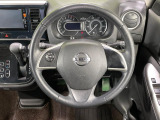 【純正革巻きステアリング】上質な革を使用することで、手にしっかり馴染みとても運転しやすいハンドルです♪