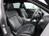 Audi車はどの車種も全てレザーハンドルです。そこにはAudiのこだわりがあり質感の高いレザーでしっかりと手に馴染み、高級感を演出します。