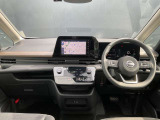 運転席も広々でゆったり気分で運転できます♪