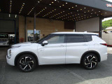 アウトランダー PHEV 2.4 P 4WD 純正ナビ 全方位M BOSE 黒本革シート