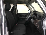 高いホールド性で運転姿勢が安定します。長距離ドライブでも疲れにくいのが魅力です。快適なドライビングライフをお送りください♪