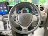 インテリアに合わせたデザインのステアリングは、運転される方のことも考え、運転しやすい形状、大きさです。是非一度、実際に触ってお確かめください。