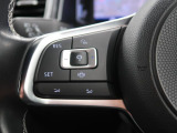 ◆クルーズコントロールにレーダーセンサーを組み合わせ、先行車を測定し設定されたスピードを上限に自動で加減速を行います。一定の車間距離を維持することで、長距離走行でのドライバーの疲労を低減させます。