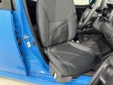 スカートや和服の方、足上げが難しい方でも足を揃えたまま降車・乗車が可能です。