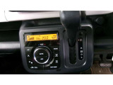 インパネシフトだから視線の移動も少なく足元もスッキリ。運転席もゆったりしているのでゆとりを持ってドライブできますね。