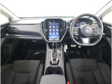 ■視界良好で運転しやすいコックピットです。シンプルで操作性の良いインパネ回りにデザインされ、SUBARUは安全性能に徹底的にまでこだわった視界設計を行っています。