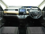 ◆視界広々で非常に運転しやすくロングドライブでも疲れを感じさせないすっきりとまとまったインパネ周りです。