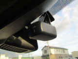 ☆ドラレコ☆いま、人気のカー用品といえば「ドライブレコーダー」です。愛車に取り付けることで映像と音声を記録してくれるドライブレコーダーは、事故の際に確かな証拠能力を発揮してくれます。