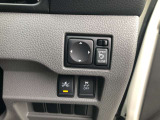 電動格納ドアミラーで狭い駐車スペースでも安心です。