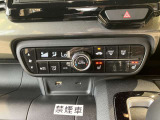 フルオートエアコンが装備されております。手間なく室温を調整できますので便利です!