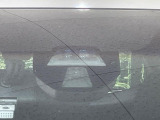 【シティブレーキアクティブシステム】低速走行中に前方の車両等を認識し、衝突しそうな時は警報とブレーキで衝突回避と被害軽減をアシスト。より安全にドライブをお楽しみいただけます。