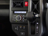 車内を快適に、オートエアコンを装備しています。