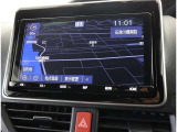 純正ナビを装備。タッチパネル式で使いやすく、お出かけもラクラクです。