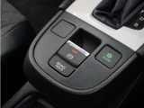 オートブレーキホールド機能付き電子パーキングブレーキ!ブレーキペダルを足から離しても停車状態を保ちます。アクセルを踏めば自動でブレーキが解除され、発進可能!