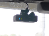 この車にはリアにもドライブレコーダーを装備しております◆映像・音声などを記録する自動車用の装置です。 もしもの事故の際の記録はもちろん、旅行の際の思い出としてドライブの映像を楽しむことができます。