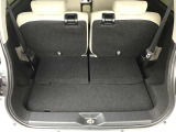 トランクスペースもご覧のとおりそれなりにお荷物乗せることができます。日常の生活はもちろんの事、アウトドアにもぴったりですね☆