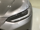 LEDヘッドライトは、点灯の瞬間から最大光量を発揮し、突然暗くなるトンネルなどでの安定感を高めます。