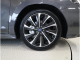 純正18インチアルミホイール装備・タイヤサイズ225/45R18