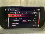 ハンドル操作をアシストすることにより車線からの逸脱回避を支援します。