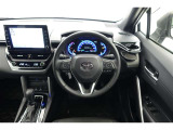 スポーティームード溢れる運転席周りですね。 クイックなドライビングに対応できるよな運転席回りになっています。 ドライブがますます楽しくなりますね!