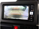 バックガイドモニターで、後方を確認しながら安心して駐車することができます。運転初心者も熟練者も必須の機能ですよ!