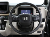 【運転席まわり】Honda独自の設計思想に基づき、自然に手を伸ばした先に操作したいものがあるようレイアウトを追求 !