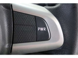 ダイナミックで力強い加速感が得られるPOWERモードへの切替えができます。山道などの急な上りなどで活躍してくれますし、高速での合流などで、もう少しパワーが欲しい時などにも便利ですよ。