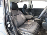 高いホールド性で運転姿勢が安定します。長距離ドライブでも疲れにくいのが魅力です。快適なドライビングライフをお送りください♪