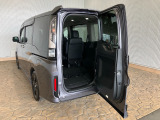 【わくわくゲート】後ろのドアをヨコに開ければ、車の後ろに余裕の無い駐車場でも荷物の積みおろしがラクラクです!3列目シートから乗り降りする時にも便利ですよ♪