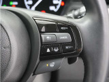 ◆アダプティブクルーズコントロール◆予め設定した車速内でクルマが自動的に加減速。前走車との適切な車間距離を維持しながら追従走行します。【LKAS】車線維持支援システムでステアリング操作を支援。