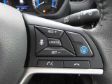 【プロパイロット】高速道路走行時にアクセル・ブレーキ・ステアリングを車両が制御する事で、渋滞時のイライラやロングドライブのストレス軽減に繋がります。運転支援システムとしてご利用頂けます。