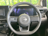 インテリアに合わせたデザインのステアリングは、運転される方のことも考え、運転しやすい形状、大きさです。是非一度、実際に触ってお確かめください。