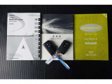 メンテナンスノート、取扱説明書付いています!おクルマの情報が、ギュッと凝縮★ 今までの整備記録が記載されている、大事な物です★
