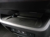 置くだけ充電付きで便利ですね^^