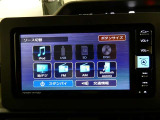 【オーディオ選択画面】AM/FMの切替や、交通情報もこちらの画面から選択できます。