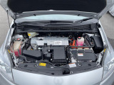 エンジンルームの画像です。店舗にて現車の確認もいただけますので、お電話で在庫のご確認の上是非ご来店くださいませ!!!ワクワクするクルマ選びをご提案します!