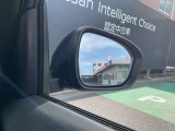 ミラーで確認しにくい夜間などでも、後方からの車両の接近などを光って知らせてくれます★