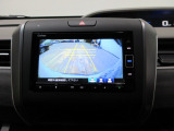 バックカメラの画像です。ガイドラインがスムースな車庫入れをサポートいたします!車庫入れの安心感がアップしますね☆