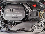BMWのエンジンは世界的にも認められている高性能エンジンです。レスポンスがよく高回転型の心地よい吹きあがりなど駆け抜ける歓びのキーになる部分でございます。