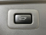 【パワーバックドア】スマートキーや運転席のボタンを押すだけでリアゲートが自動で開閉します!荷物を持っている時や、高い位置にあるバックドアを閉める際に便利な機能です♪