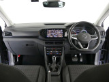 シンプルなデザインで視認性の高いインパネです。スイッチ類も大きく運転しながらの操作性も高い造りとなっています。