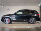 【BMWのxDrive】xDriveはいかなる状況下でも安定した走りを実現しています。 これによりストレスなく運転できることはもちろんのこと、安全性能も向上しています。