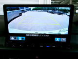バックカメラの画像です。ガイドラインがスムースな車庫入れをサポートいたします。車庫入れの安心感がアップしますね。