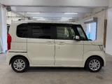 『両側電動スライドドア』 スーパーなどでの狭い駐車場でも乗り降りが楽々♪お子様が隣の車にドアを当ててしまう心配もございません!小さなお子様連れの方もこれで安心
