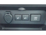 運転席、助手席シ-トにはシ-トヒ-タ-が付いているので、寒い朝も快適〜♪