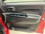 窓の開閉もスイッチひとつで簡単!駐車券を取るときもラクラク★