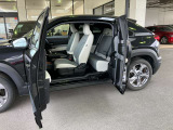 特徴的なフリースタイルドアは、手荷物の乗せ降ろしはもちろん、お子様の乗り降りのしやすさ等、幅広い使い勝手の良さを提供します。