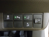 パーキングセンサーや横滑りを防ぐVSA等のスイッチ類は運転席の右側、手の届きやすい位置にあります。