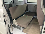 セカンドシ-トを倒せばより多くの荷物を積むことが出来ます♪♪